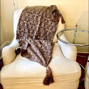 Glamorous Velvety Throw